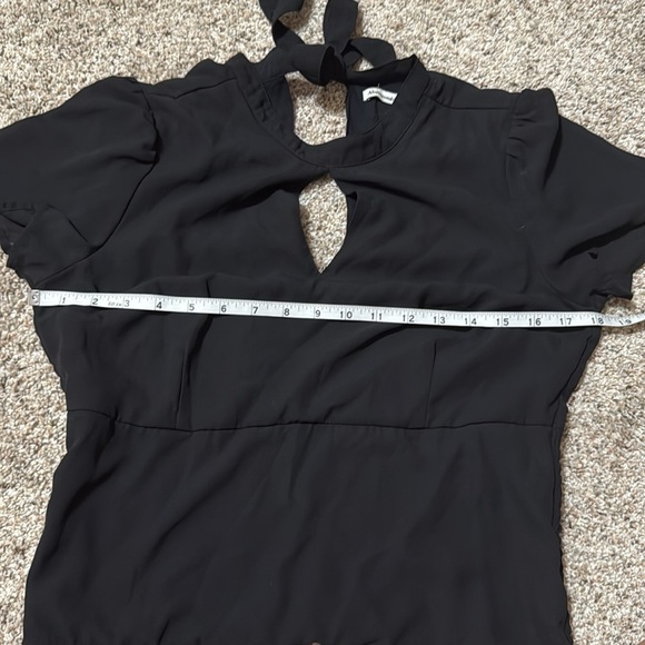 Abercrombie & Fitch Black Short Sleeve Cut Out Back Tie Blouse - Picture 7 of 8